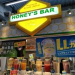 駅のジューススタンド"ハニーズバー"